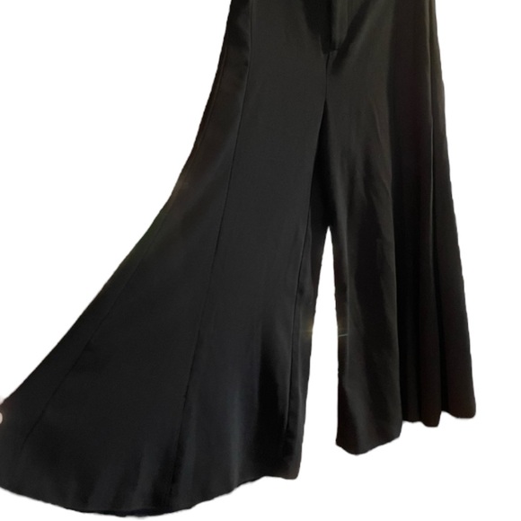 Women’s black Zara Cropped extra wide leg dress pants - Picture 2 of 5